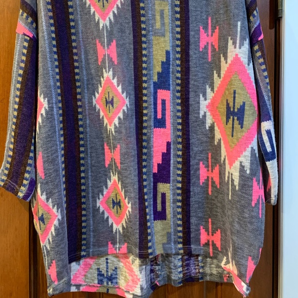 Aztec Print Top - Picture 4 of 4
